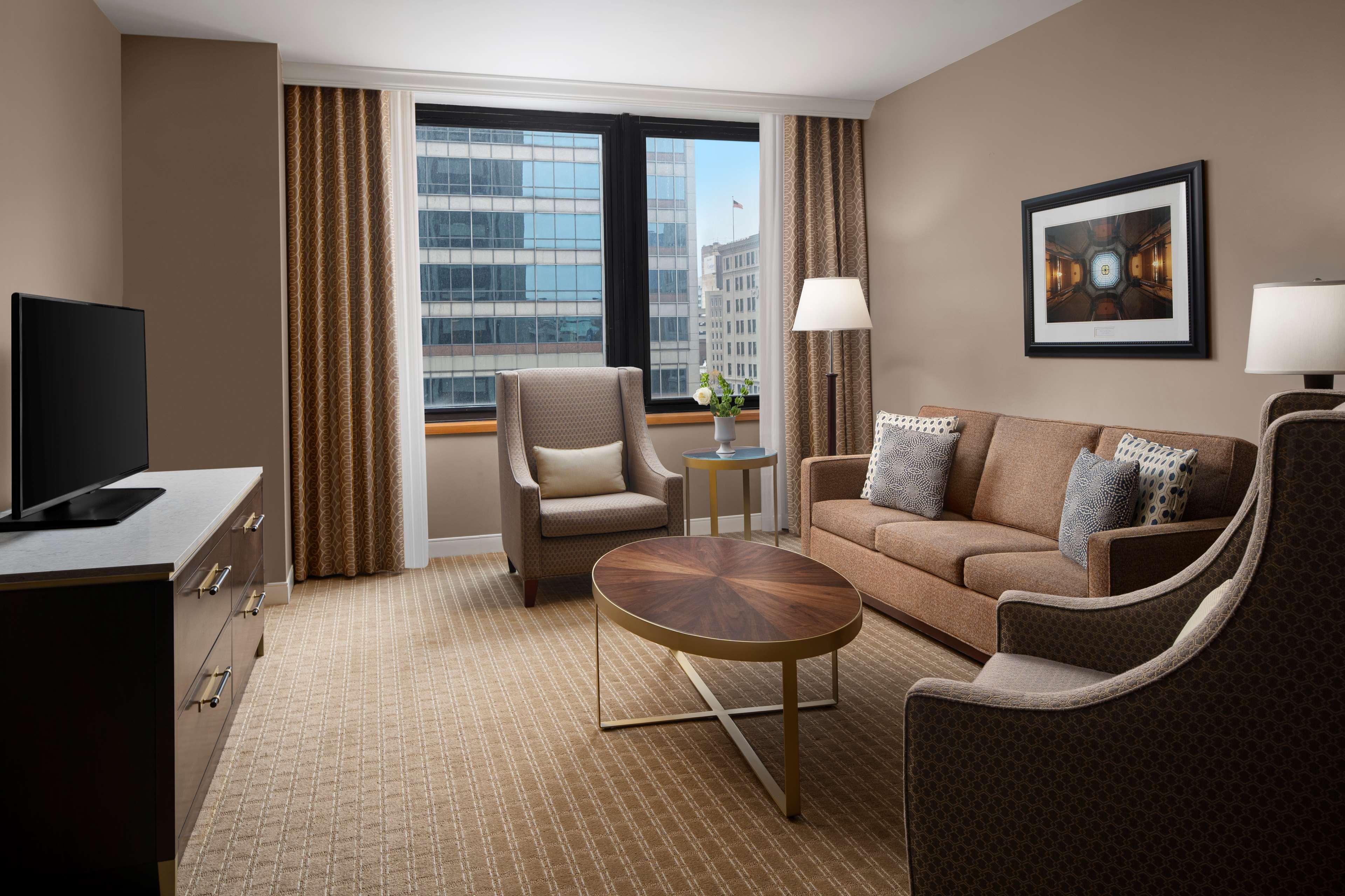 Hilton Indianapolis Hotel & Suites Bagian luar foto
