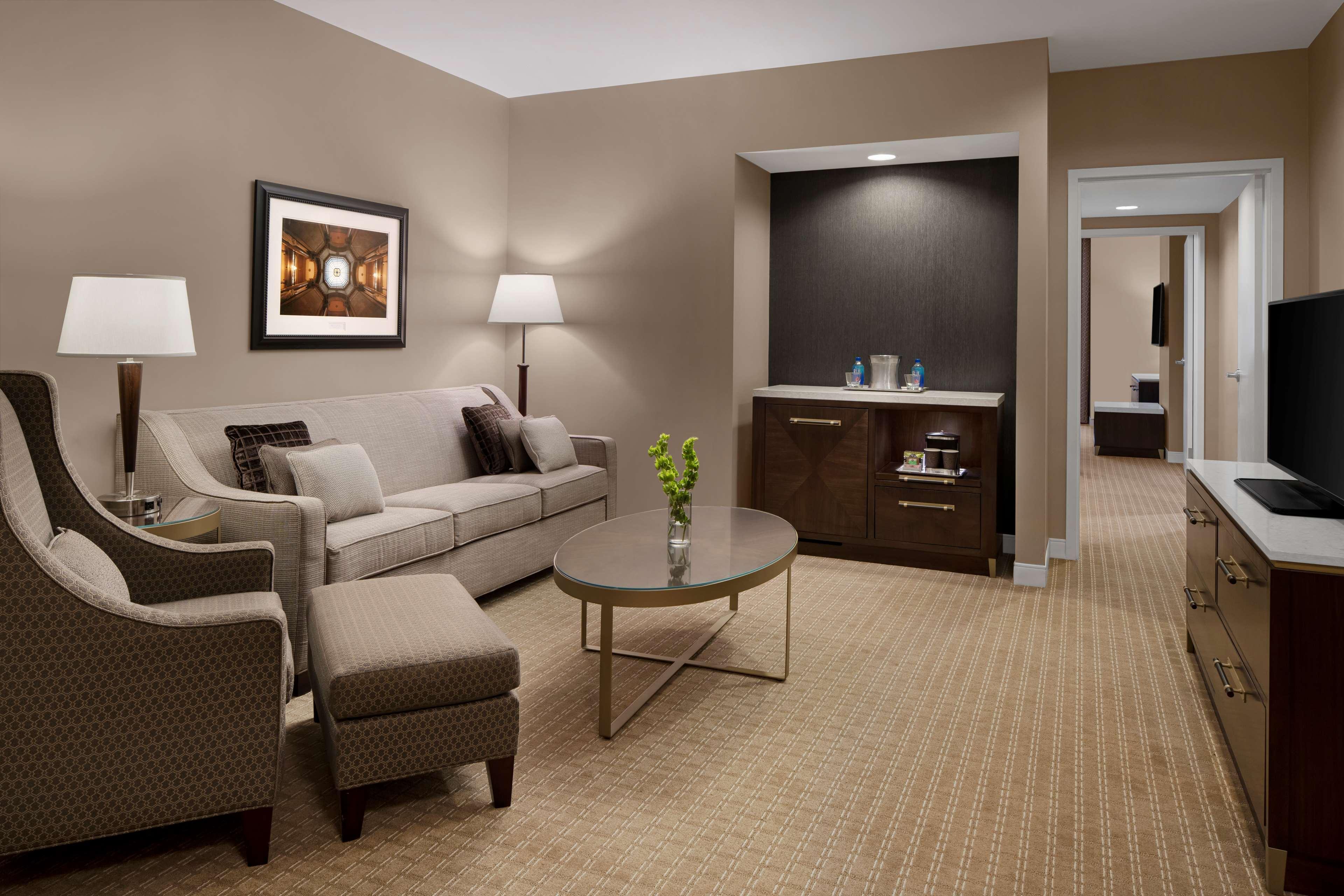 Hilton Indianapolis Hotel & Suites Bagian luar foto