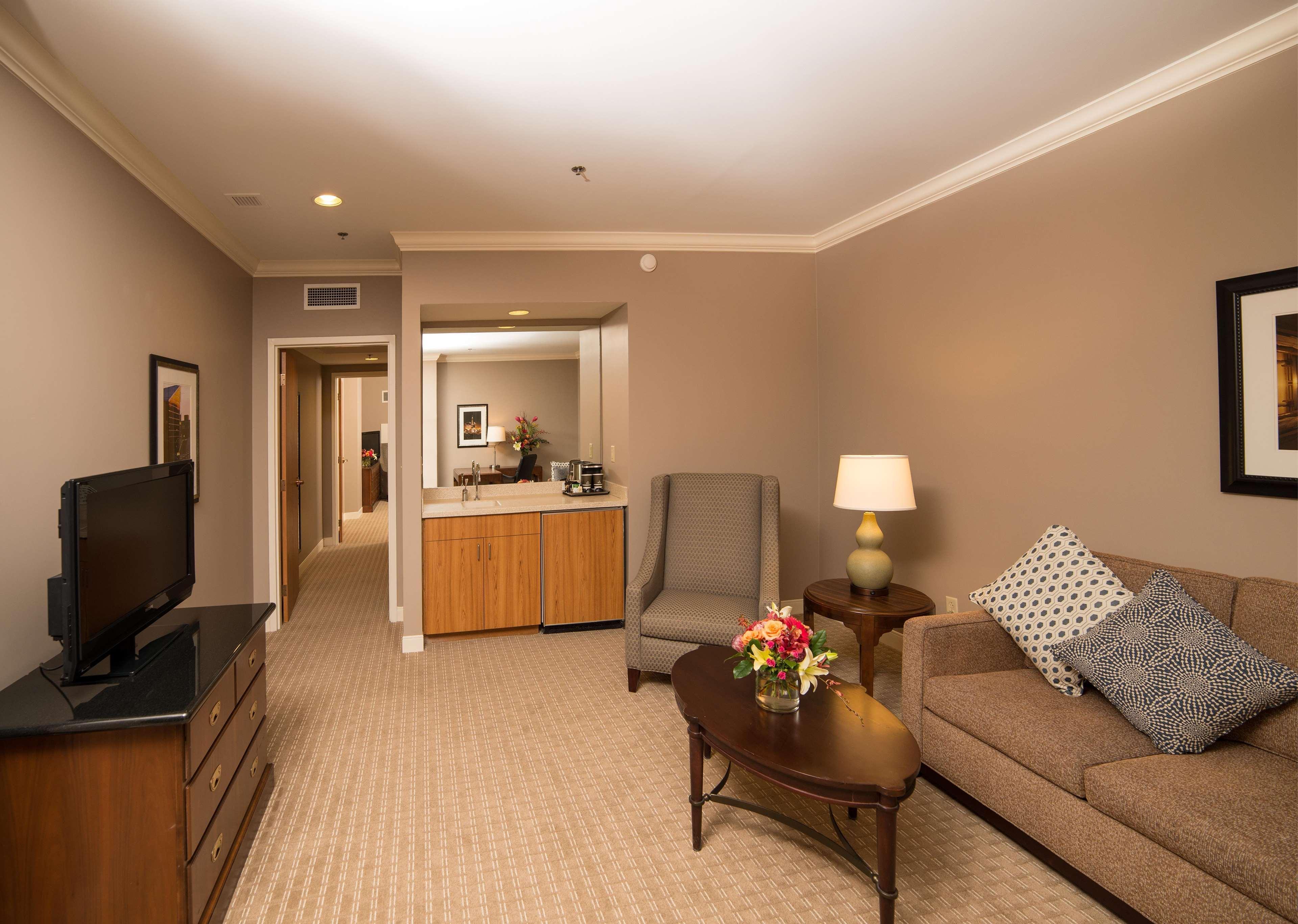 Hilton Indianapolis Hotel & Suites Bagian luar foto