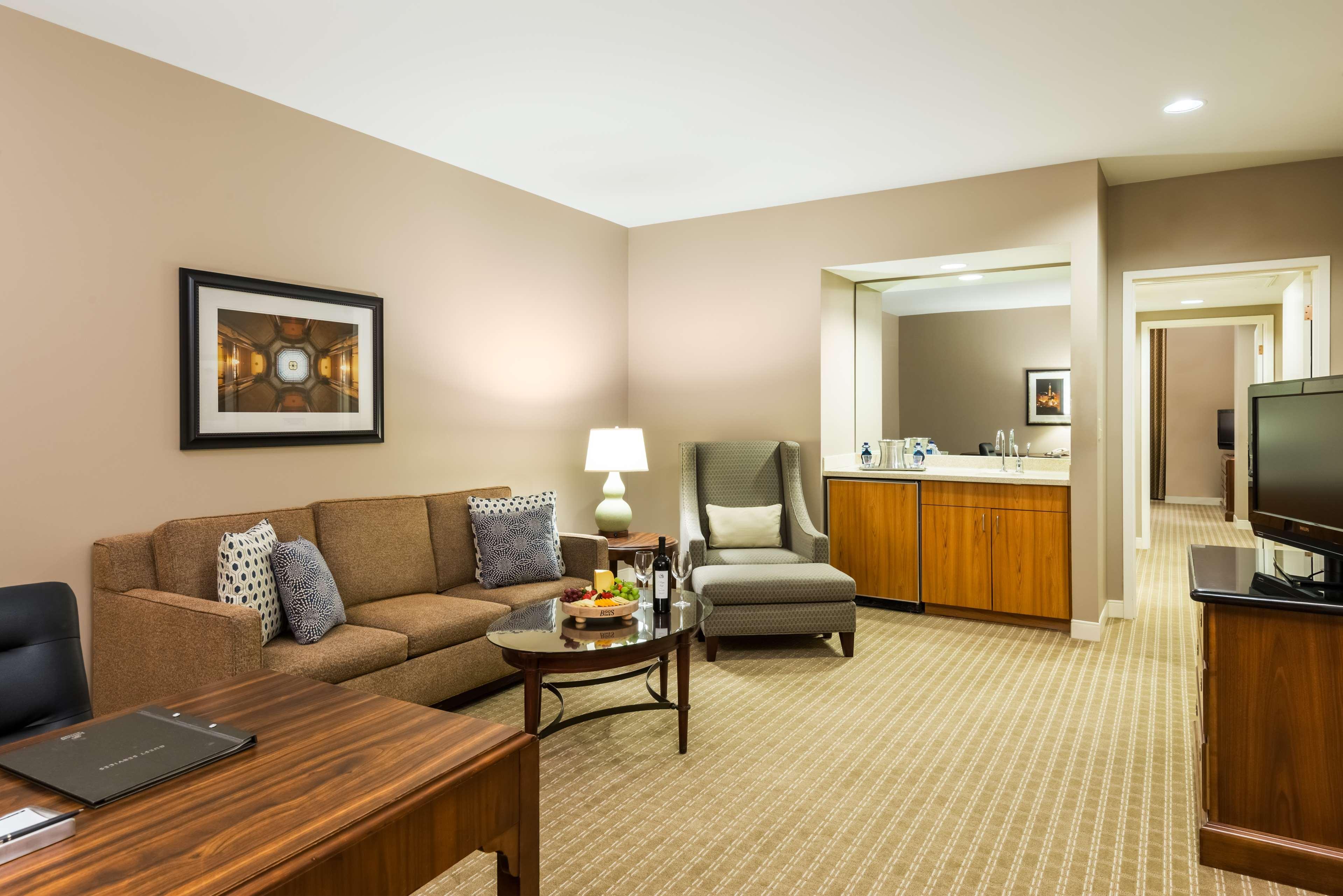 Hilton Indianapolis Hotel & Suites Bagian luar foto