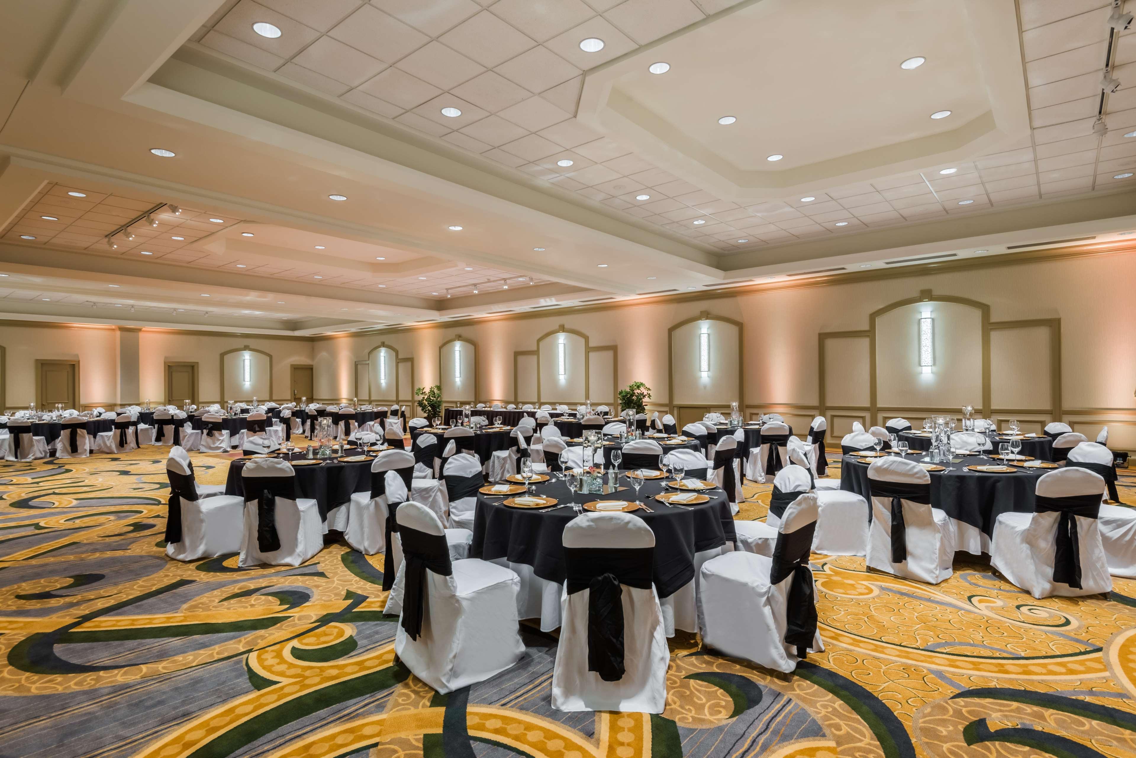 Hilton Indianapolis Hotel & Suites Bagian luar foto