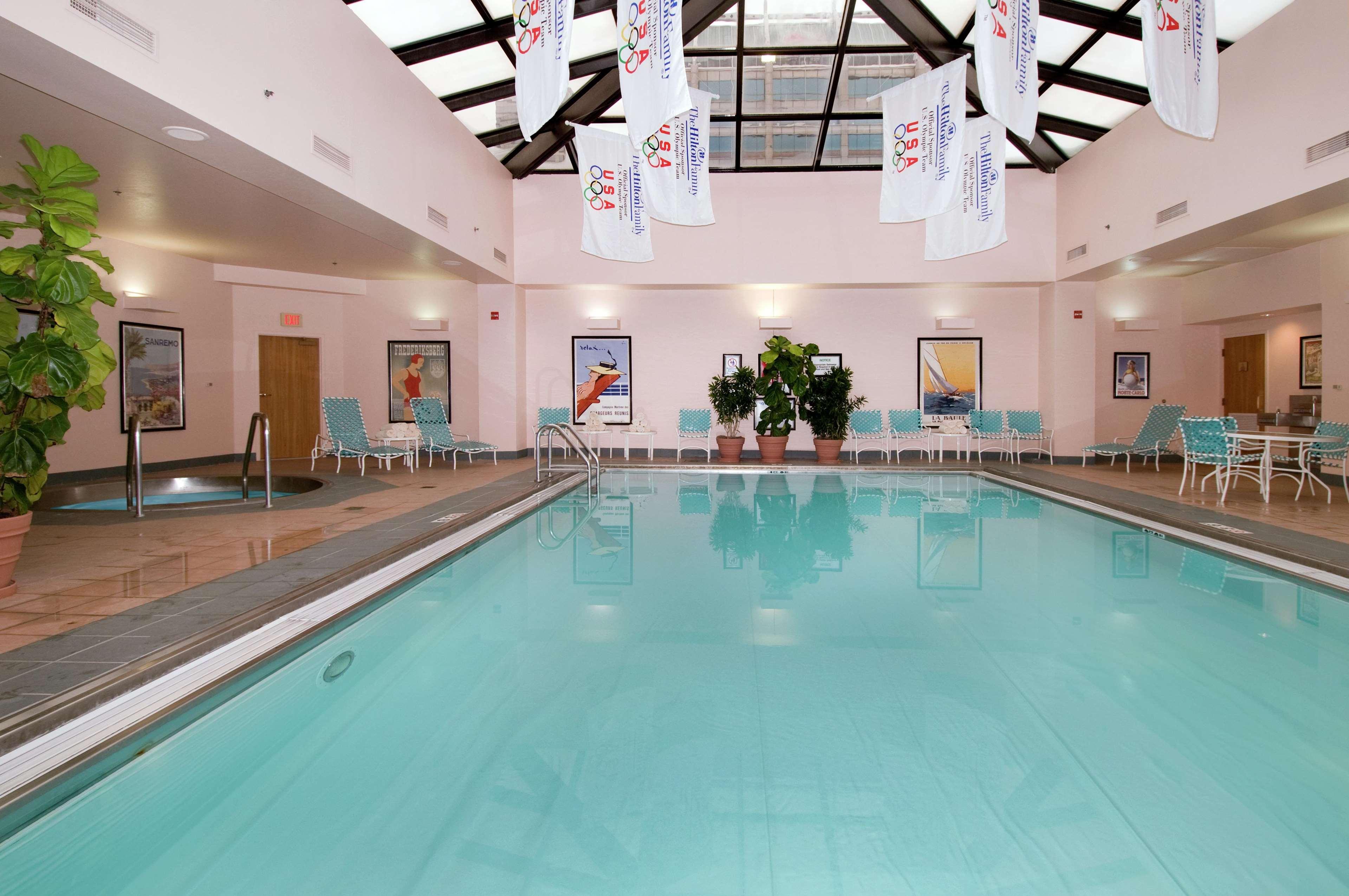 Hilton Indianapolis Hotel & Suites Bagian luar foto