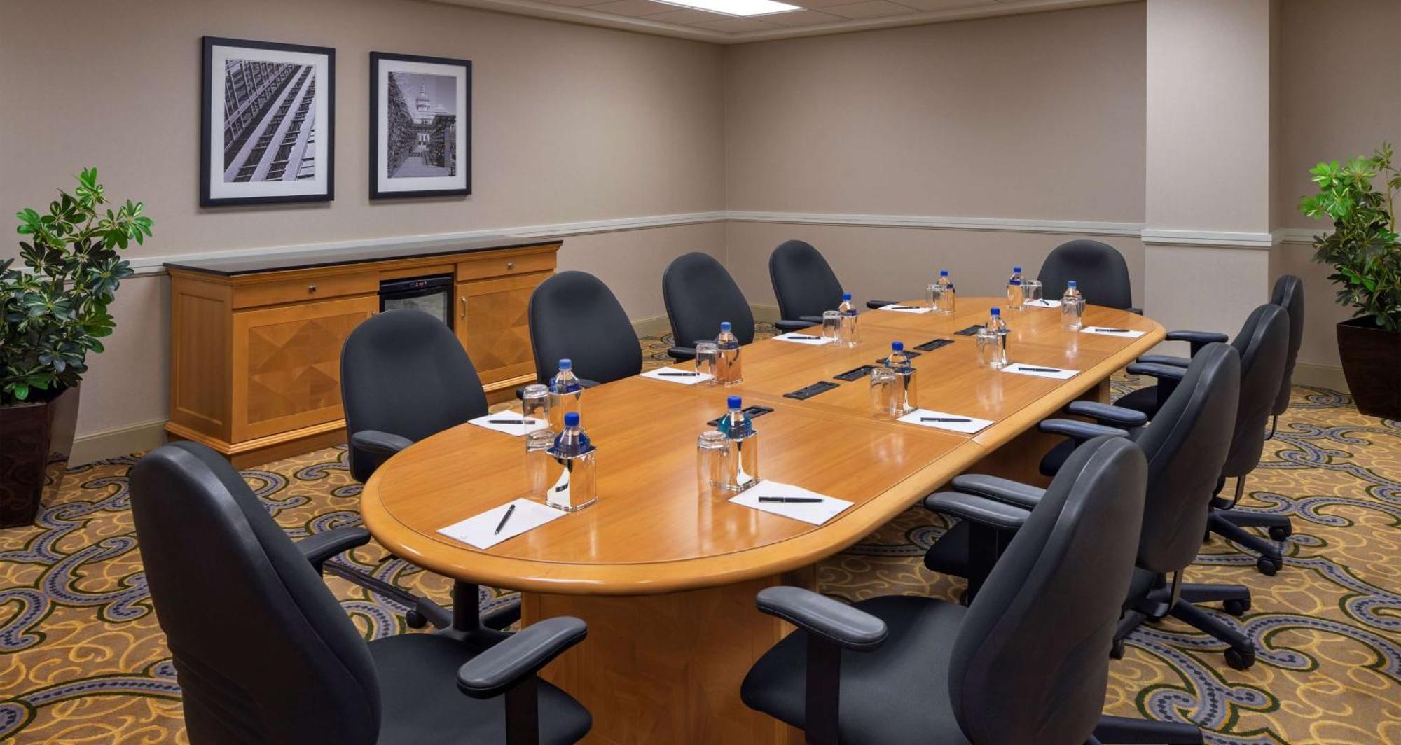 Hilton Indianapolis Hotel & Suites Bagian luar foto